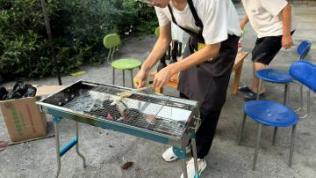 从乡村小学到烧烤炉旁，他们的心开始打开了记录图片
