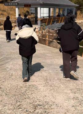 笑声洒满归程的车厢记录图片