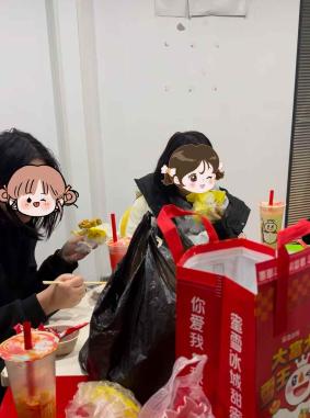 笑声洒满归程的车厢记录图片